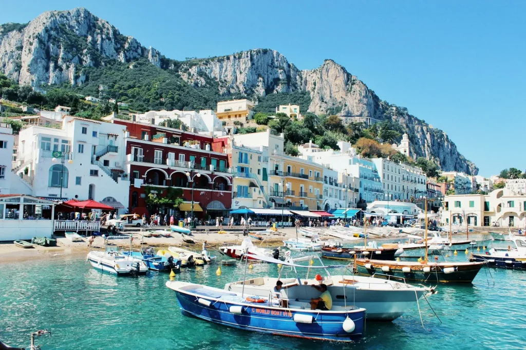 Pulling-into-the-harbour-at-Capri-italia