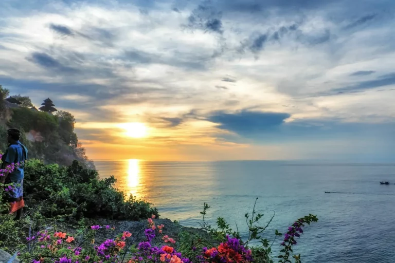 Coucher de soleil près du temple Uluwatu, Bali