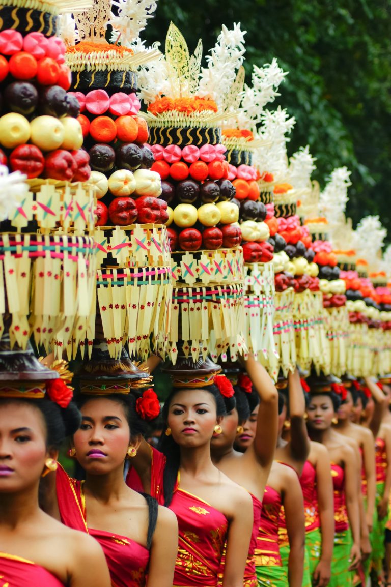 Groupe de femmes en tenue traditionnelle