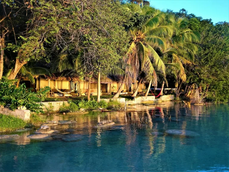 Maison au bord d'un lac