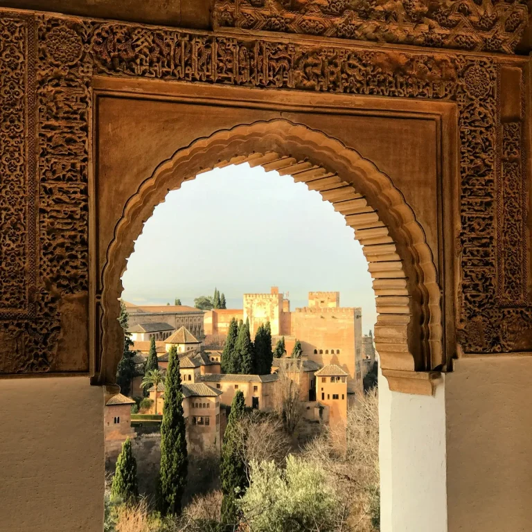 Arc en béton beige