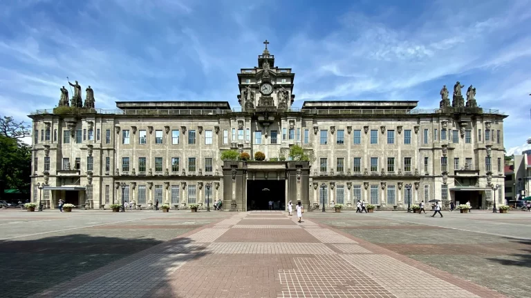 Bâtiment principal de l'UST, le premier bâtiment résistant aux tremblements de terre aux Philippines.
